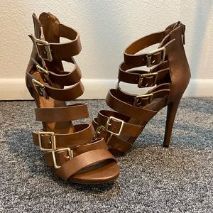 Torn meniscus so can’t I no longer wear heels.